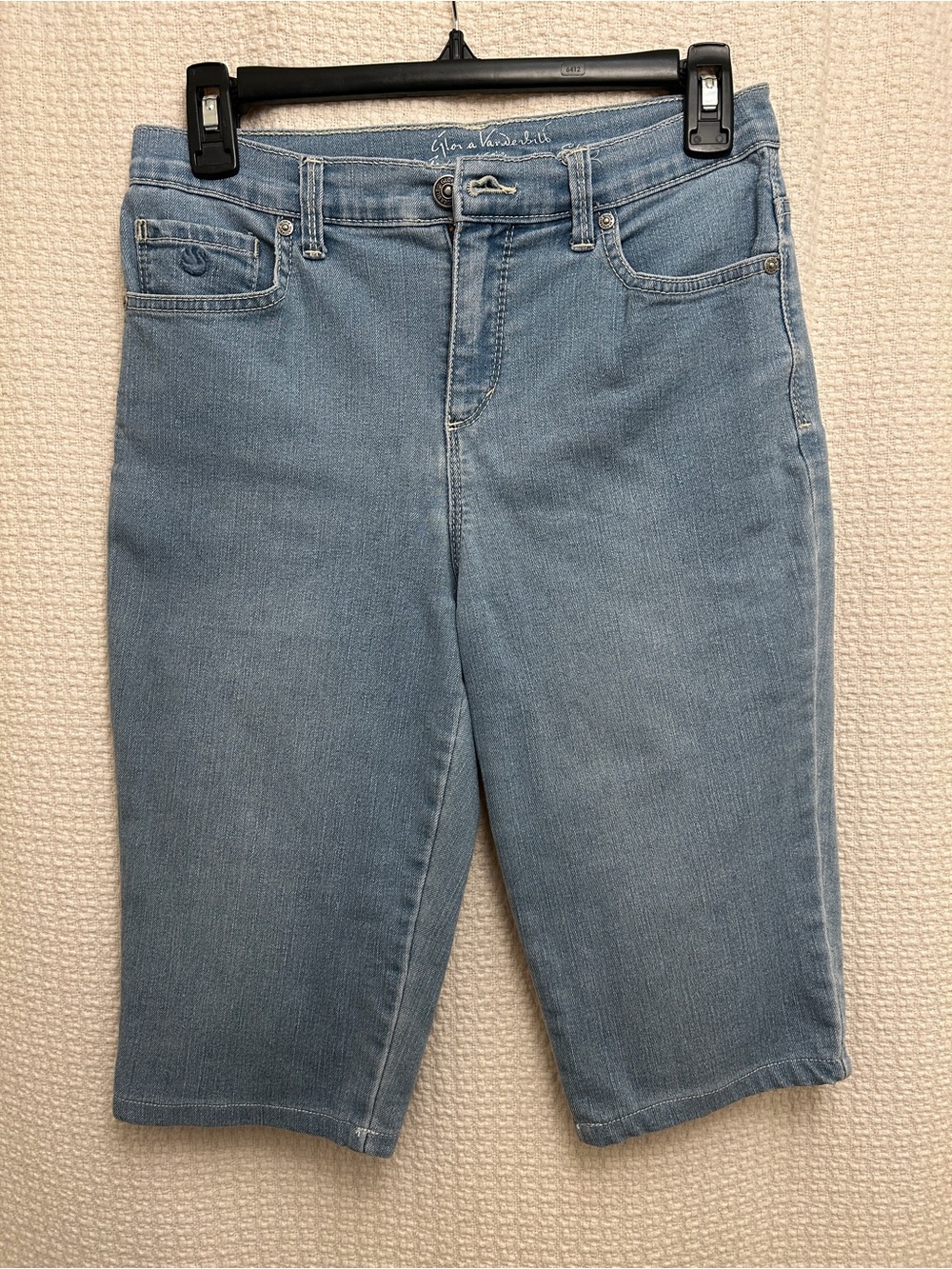 Gloria Vanderbilt Light Blue Women's Capri Jeans